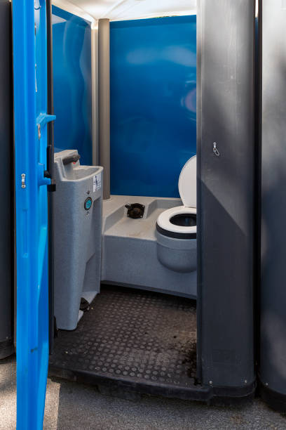 Best Portable restroom trailer rental  in Aberdeen, MS